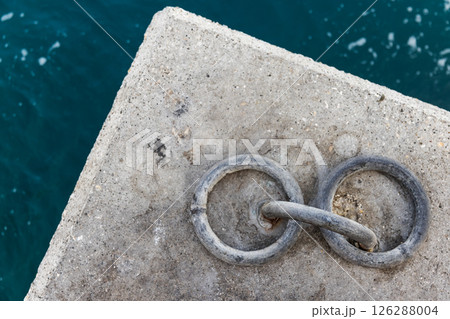 A detailed view of two interlinked mooring rings, top view A detailed view of two interlinked mooring rings, top view 126288004