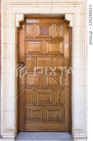 medieval door 126288623