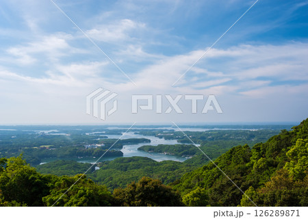 【新緑の横山展望台から見下ろす英虞湾の絶景】三重県・伊勢志摩国立公園 【新緑の横山展望台から見下ろす英虞湾の絶景】三重県・伊勢志摩国立公園 126289871