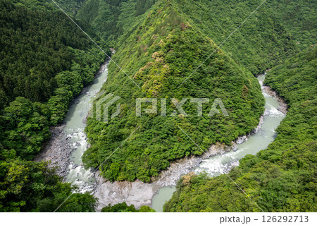 日本の徳島県の祖谷渓のとても美しい風景 日本の徳島県の祖谷渓のとても美しい風景 126292713