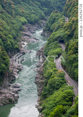 日本の徳島県の祖谷渓のとても美しい風景 126292718