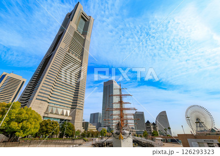 神奈川県　横浜市　みなとみらいの都市風景　横浜ランドマークタワー 126293323