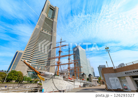 神奈川県　横浜市　みなとみらいの都市風景　横浜ランドマークタワー 126293327