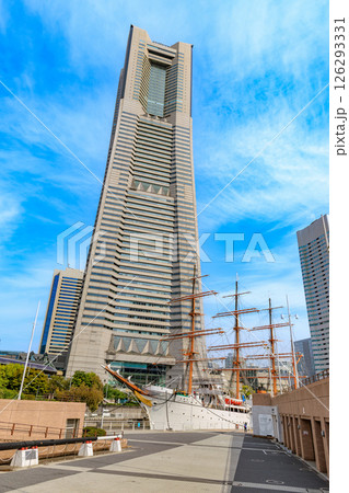 神奈川県　横浜市　みなとみらいの都市風景　横浜ランドマークタワー 126293331