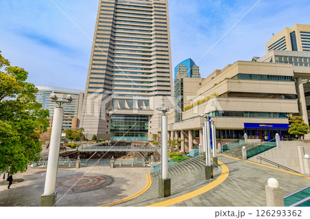 神奈川県　横浜市　みなとみらいの都市風景　横浜ランドマークタワー 126293362