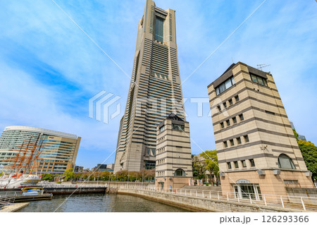 神奈川県　横浜市　みなとみらいの都市風景　横浜ランドマークタワー 126293366