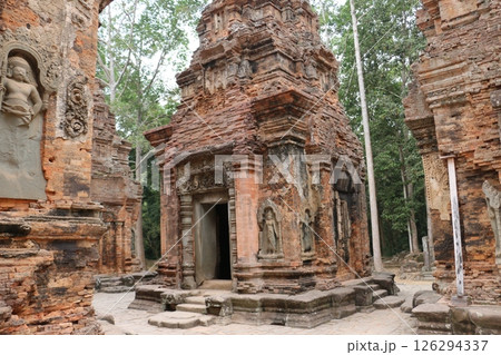 アンコールワットより古いロリュオス遺跡群 126294337