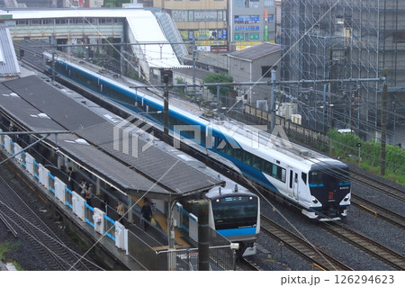 雨の西川口駅を通過するE257系電車の特急あかぎ_2025/5/9撮影 雨の西川口駅を通過するE257系電車の特急あかぎ_2025/5/9撮影 126294623