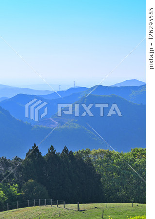 秩父高原牧場から清々しい山並の眺め 東秩父村 秩父高原牧場から清々しい山並の眺め 東秩父村 126295585