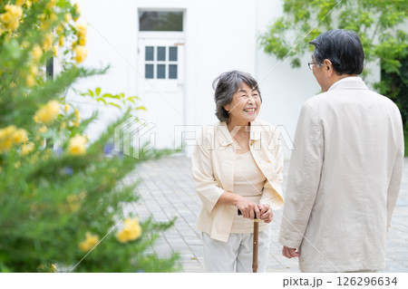 シニアカップル　旅行　老後 126296634
