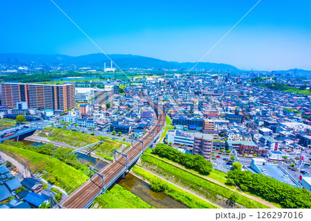 枚方市の街並と京阪電鉄 126297016