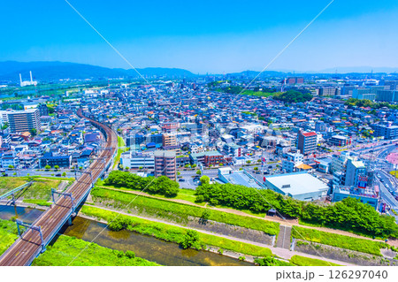 枚方市の街並と京阪電鉄 126297040