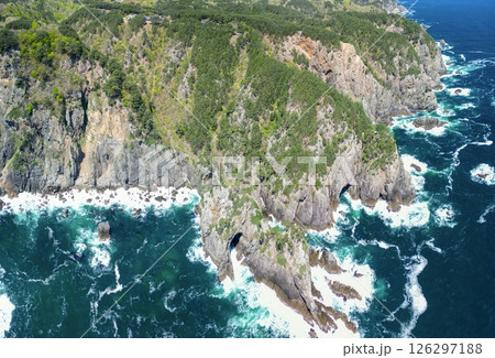 空撮「岩手県」ドローンで岩手県北山崎の断崖絶壁を撮影　田野畑村 126297188