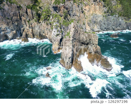 空撮「岩手県」ドローンで岩手県北山崎の断崖絶壁を撮影　田野畑村 126297196