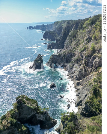空撮「岩手県」ドローンで岩手県北山崎の断崖絶壁を撮影　田野畑村 126297215