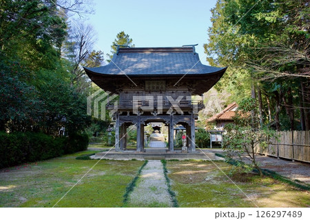 安来市 初春の雲樹寺山門 安来市 初春の雲樹寺山門 126297489