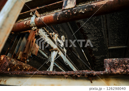 錆びて朽ちていく立体駐車場　c-2 フィルム調 126298040
