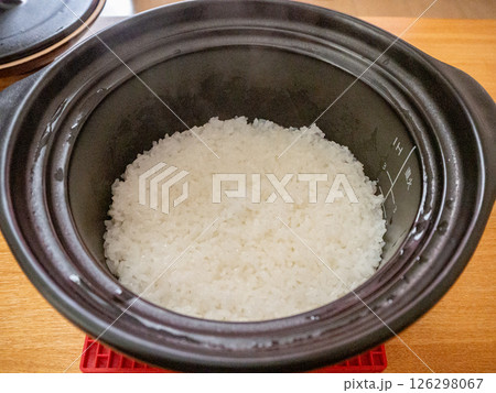 土鍋で炊いたコシヒカリ　白米 126298067