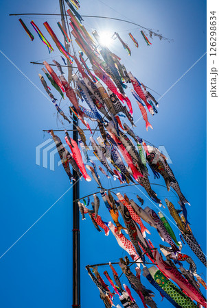 戸町中学校のクレーン鯉のぼり【長崎市】 126298634