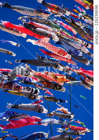 戸町中学校のクレーン鯉のぼり【長崎市】 戸町中学校のクレーン鯉のぼり【長崎市】 126298696