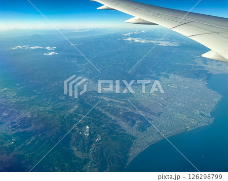 羽田空港に向けて降下する機内より見る静岡県大井川扇状地 126298799