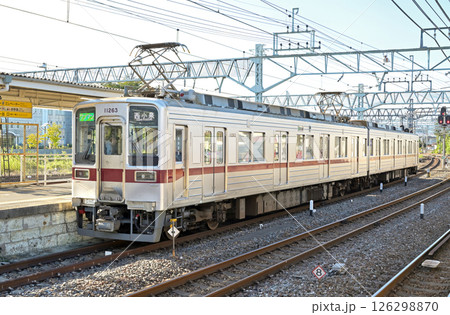 鉄道　私鉄：東武小泉線　10000系  11263F　館林駅 126298870