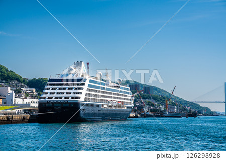 長崎港客船入港(Azamara Pursuit)水辺の森公園から【長崎市】 長崎港客船入港(Azamara Pursuit)水辺の森公園から【長崎市】 126298928
