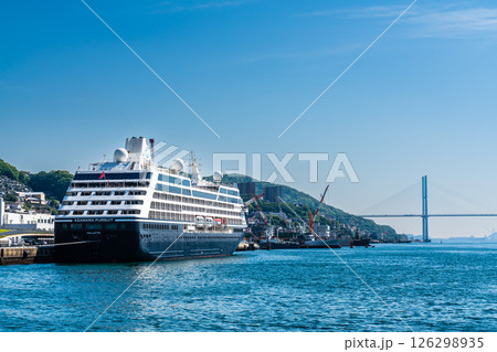 長崎港客船入港(Azamara Pursuit)水辺の森公園から【長崎市】 長崎港客船入港(Azamara Pursuit)水辺の森公園から【長崎市】 126298935