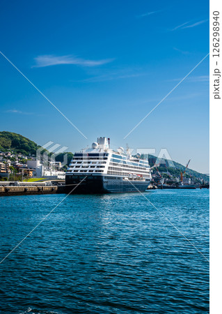 長崎港客船入港（Azamara Pursuit）水辺の森公園から【長崎市】 126298940