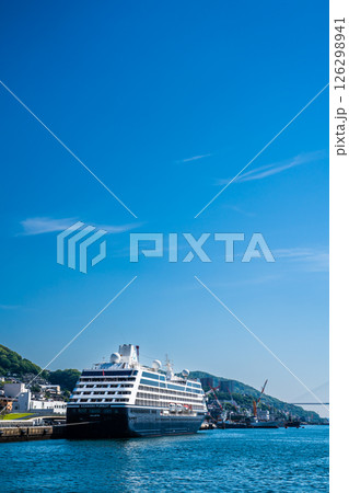 長崎港客船入港(Azamara Pursuit)水辺の森公園から【長崎市】 長崎港客船入港(Azamara Pursuit)水辺の森公園から【長崎市】 126298941