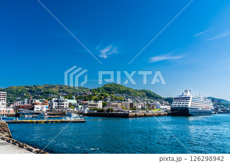 長崎港客船入港(Azamara Pursuit)水辺の森公園から【長崎市】 長崎港客船入港(Azamara Pursuit)水辺の森公園から【長崎市】 126298942