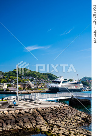 長崎港客船入港（Azamara Pursuit）水辺の森公園から【長崎市】 126298953