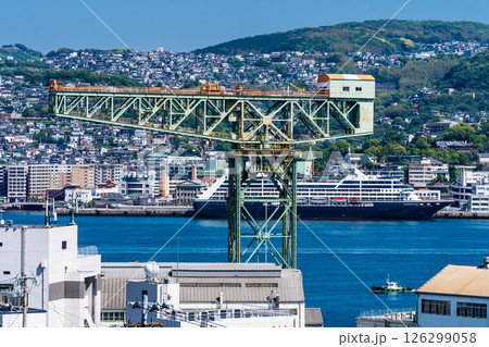 長崎港客船入港(Azamara Pursuit)ジャイアント・カンチレバークレーン【長崎市】 長崎港客船入港(Azamara Pursuit)ジャイアント・カンチレバークレーン【長崎市】 126299058