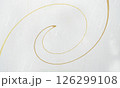金色のラインと白い和紙の背景（アブストラクト） 126299108