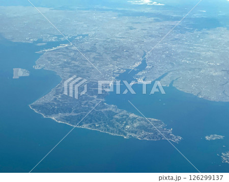 羽田空港に向けて飛行する機内より見る知多半島 126299137