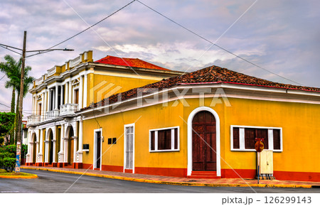 Traditional colorful Spanish colonial houses in Granada. Nicaragua, Central America Traditional colorful Spanish colonial houses in Granada. Nicaragua, Central America 126299143