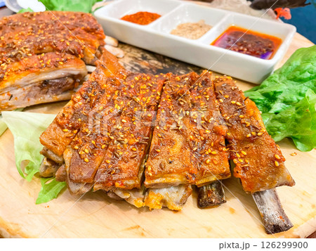 中国シルクロード料理　ラムスペアリブのスパイス焼き（烤羊排） 126299900