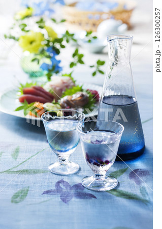 日本酒とお刺身3点盛り 日本酒とお刺身3点盛り 126300257