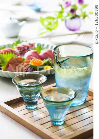 日本酒とお刺身5点盛り 日本酒とお刺身5点盛り 126300398