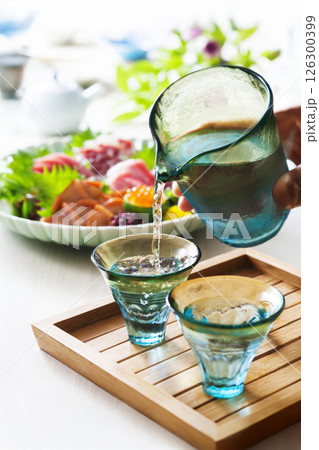 日本酒とお刺身5点盛り 日本酒とお刺身5点盛り 126300399