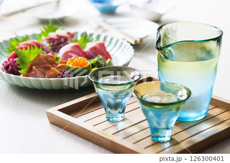 日本酒とお刺身5点盛り 126300401