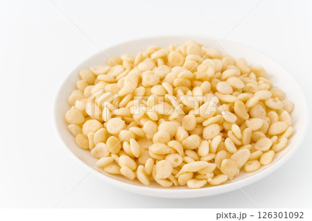 白背景にお皿に盛った天かす 白背景にお皿に盛った天かす 126301092