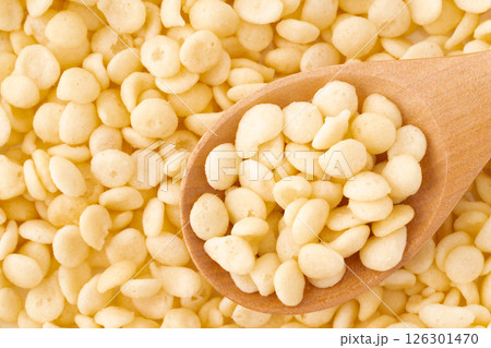 スプーンに載せた天かすのクローズアップ 126301470