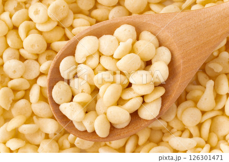 スプーンに載せた天かすのクローズアップ 126301471