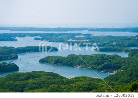 【新緑の横山展望台から見下ろす英虞湾の絶景】三重県・伊勢志摩国立公園 【新緑の横山展望台から見下ろす英虞湾の絶景】三重県・伊勢志摩国立公園 126302019