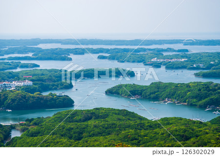 【新緑の横山展望台から見下ろす英虞湾の絶景】三重県・伊勢志摩国立公園 【新緑の横山展望台から見下ろす英虞湾の絶景】三重県・伊勢志摩国立公園 126302029