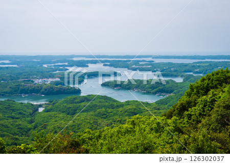 【新緑の横山展望台から見下ろす英虞湾の絶景】三重県・伊勢志摩国立公園 126302037