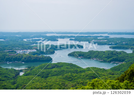 【新緑の横山展望台から見下ろす英虞湾の絶景】三重県・伊勢志摩国立公園 126302039