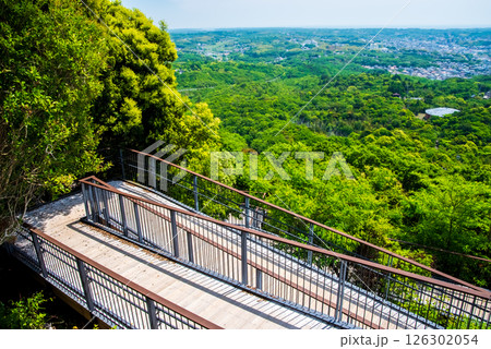 【新緑の横山展望台・横山天空カフェテラスへのスロープ】三重県・伊勢志摩国立公園 【新緑の横山展望台・横山天空カフェテラスへのスロープ】三重県・伊勢志摩国立公園 126302054
