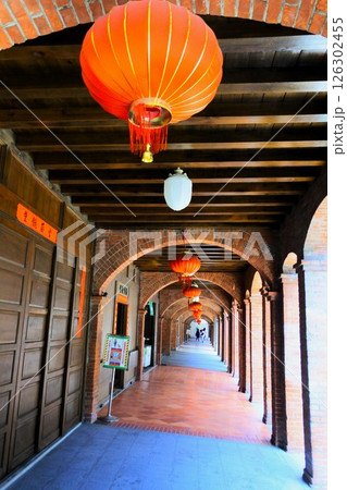 台北の大稲埕の迪化街十連棟 126302455